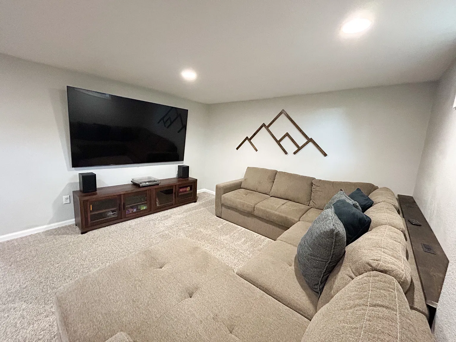 6147 Moore St — Photo 2