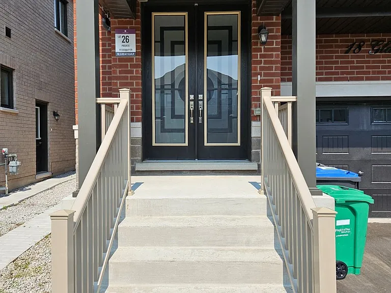 18 Gladmary Dr — Photo 2