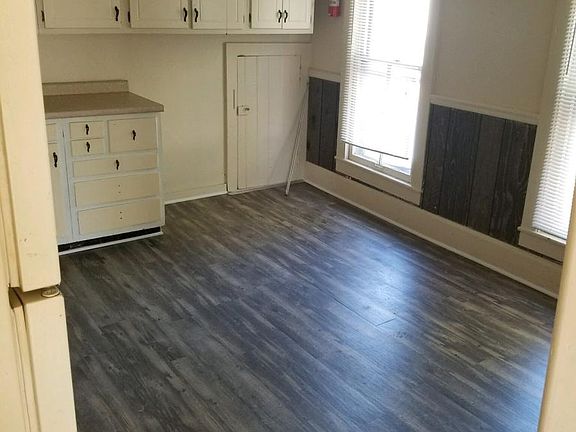2nd image of 803 W Chestnut St APT C