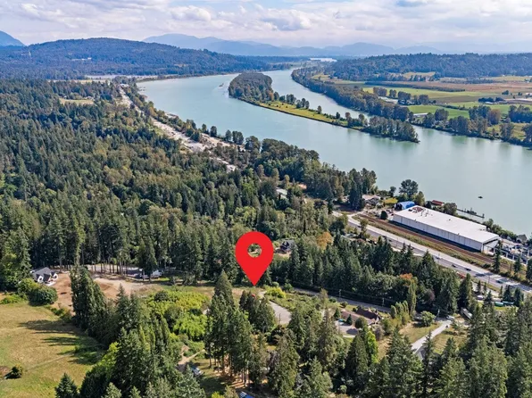 27141 River Rd, Maple Ridge, BC V2W 1M4