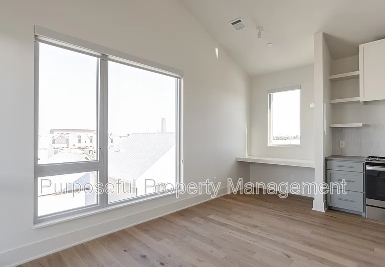 934 Hangar Dr #9 — Photo 17