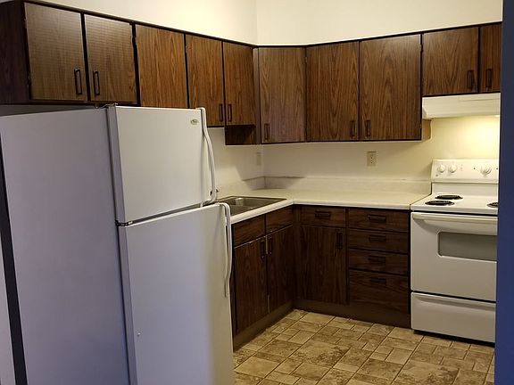 3rd image of 425 N Dubuque St APT 12