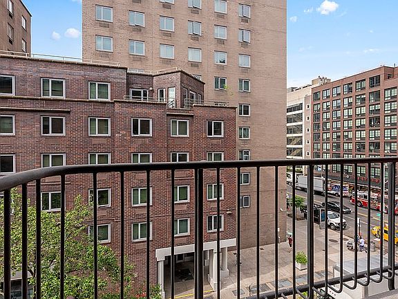 2nd image of 201 E 12th St APT 301