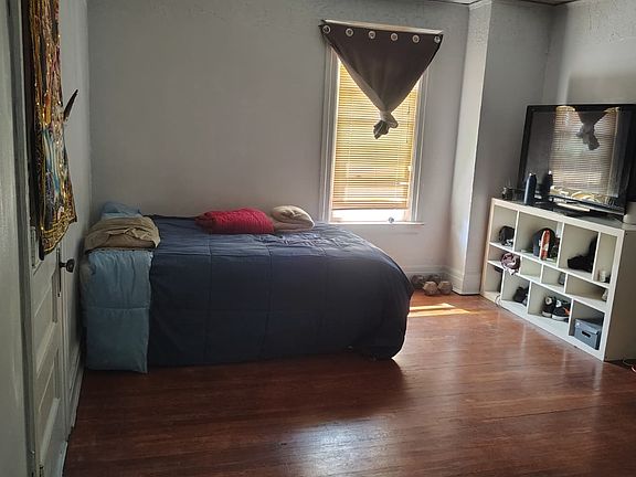3rd image of 3807 Hogarth St