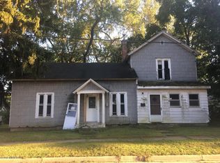 306 E Smith St, Buchanan, MI 49107