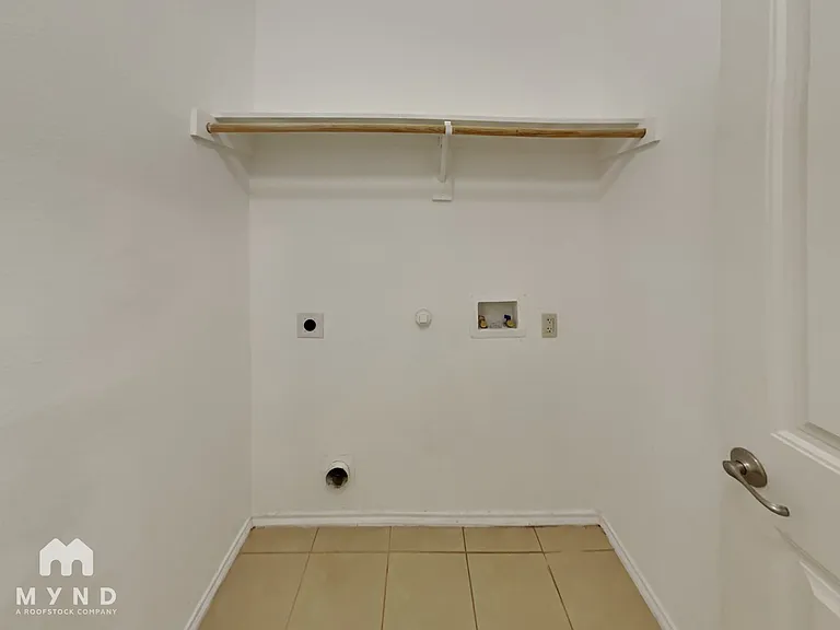 414 Jasmine Cir — Photo 31