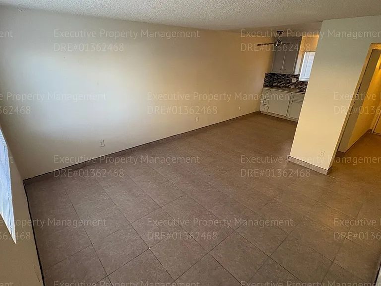 804 Niles St — Photo 5