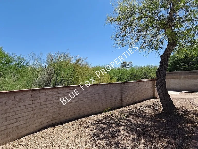 2781 W Calle Carapan — Photo 37