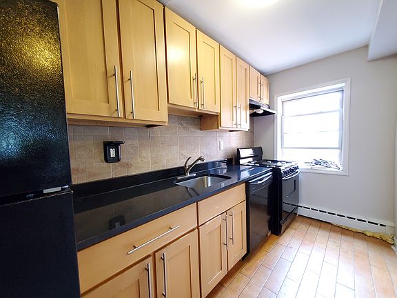 5th image of 36 Duncan Ave #59E
