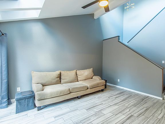5th image of 3314 E Kelton Ln Unit 105
