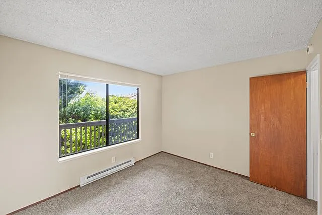 Park Plaza Apartments — Photo 14