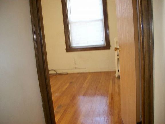 4th image of 1515 W 81st St #1