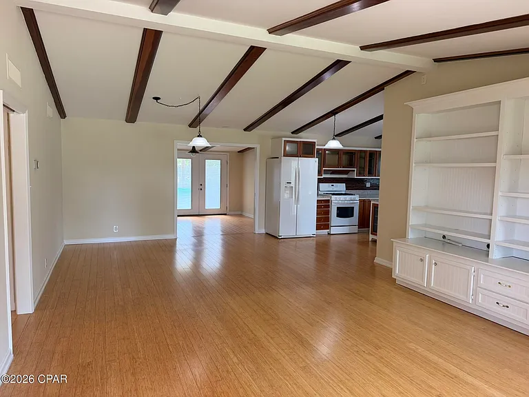 215 Woodlawn Dr — Photo 5