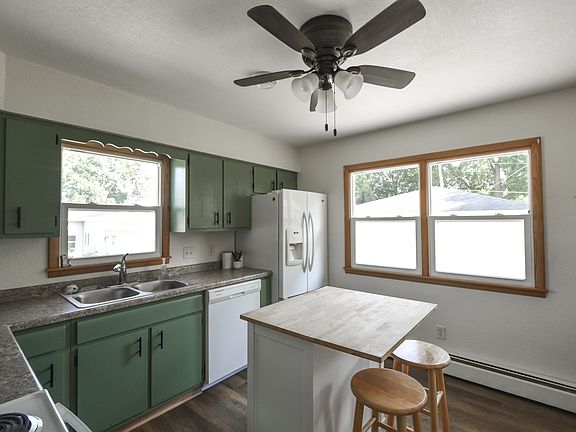 3rd image of 567 W 5th St
