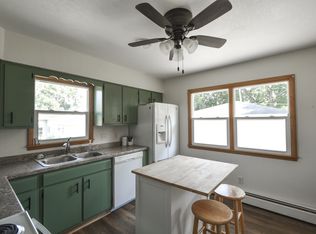 567 W 5th St, Zumbrota, MN 55992