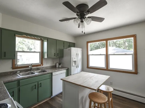 567 W 5th St, Zumbrota, MN 55992
