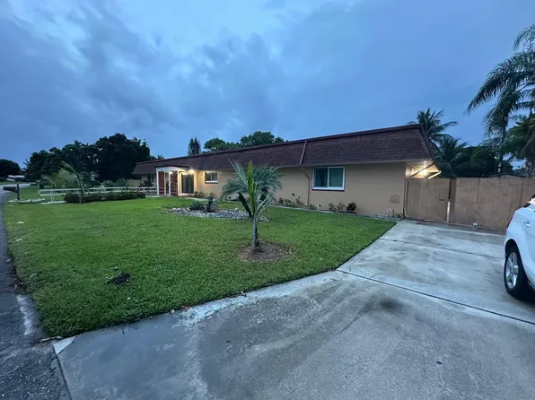 1616 Crandon Ave, Mangonia Park, FL 33407