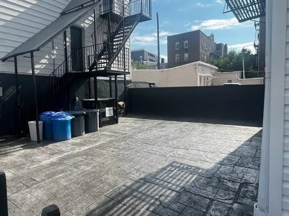 20 Saint Pauls Avenue image 15 of 18