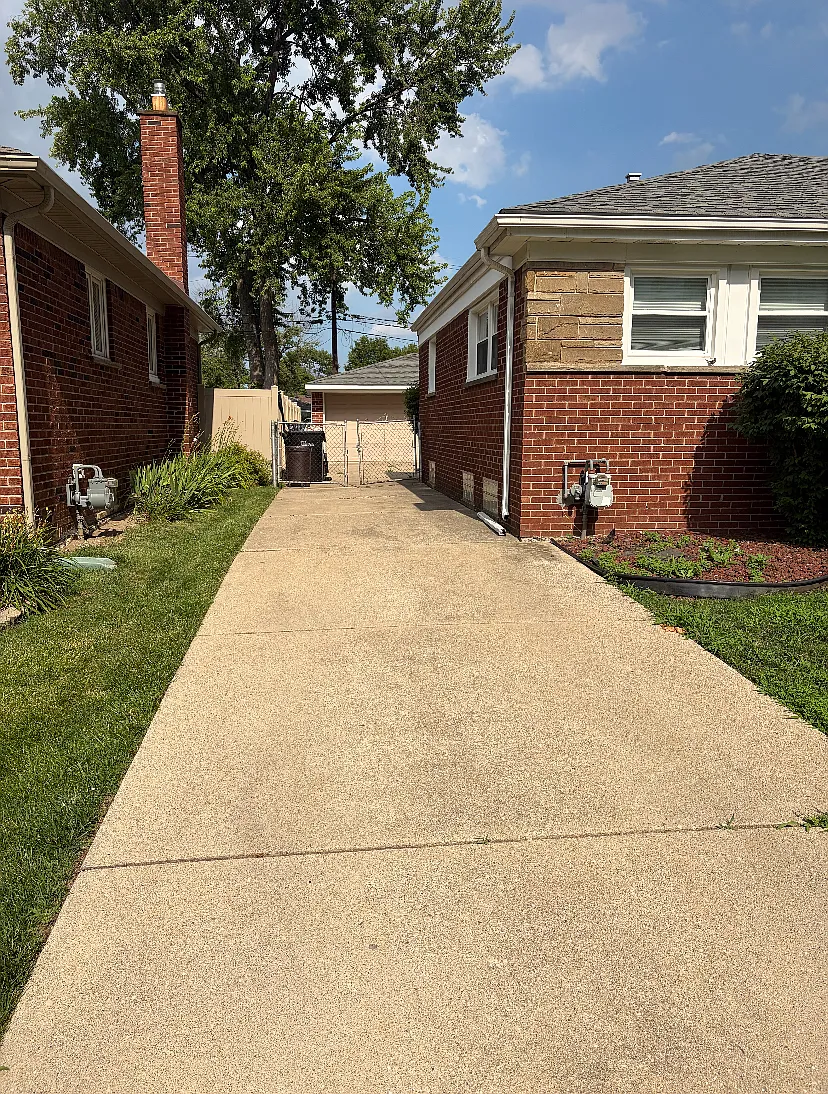 3 bed, 1.5 bath, 1268 sqft, $2,000 — Photo 4