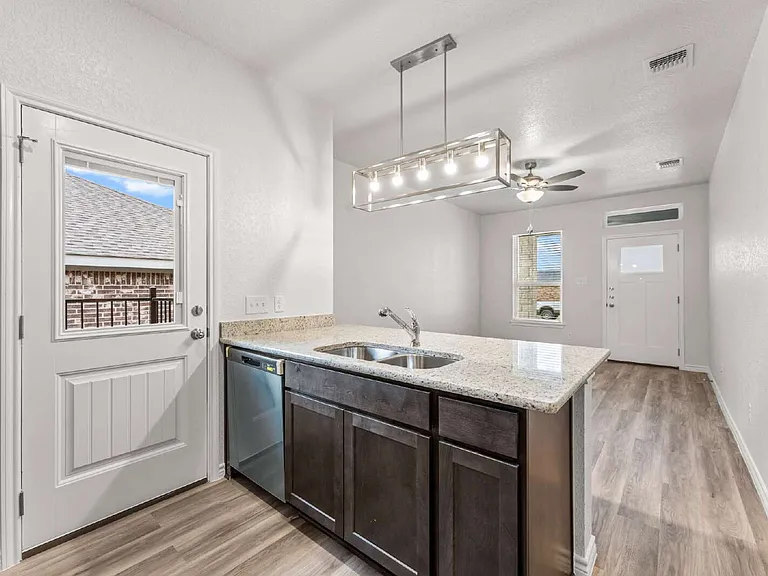 1110 Zora Dr #B — Photo 7