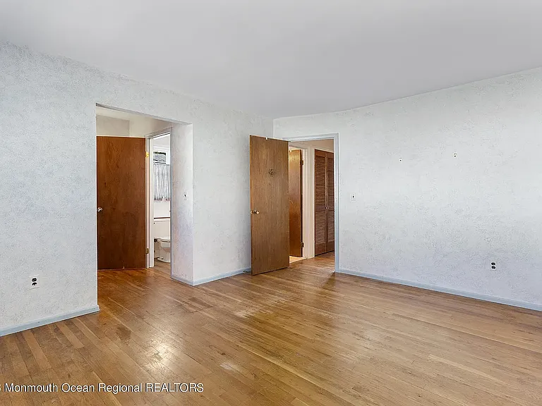 648 Longview Dr — Photo 12