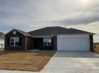 1109 W Odessa Rd, Claremore, OK 74019