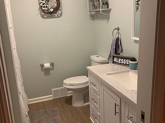2nd image of 103 Summit Dr