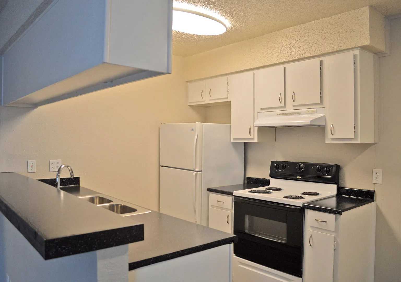 Tambaleo Apartments — Photo 4