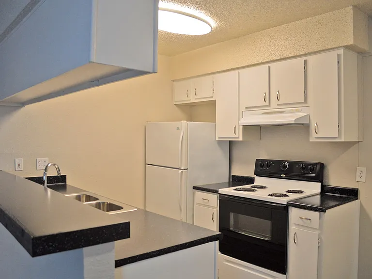 Tambaleo Apartments — Photo 4