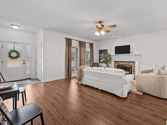 3rd image of 466 Cedar Grove Ln
