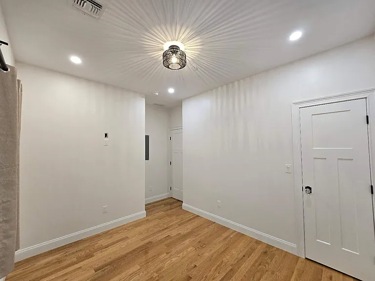 38 Markham Pl #1 — Photo 11