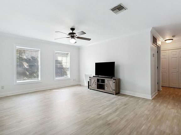 3rd image of 2601 Metairie Lawn Dr #317