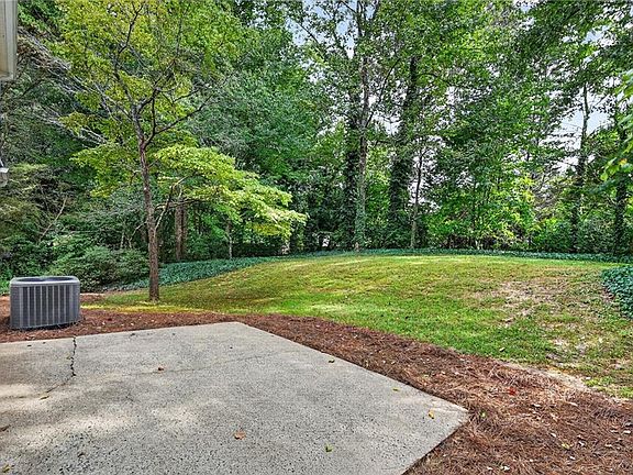 5th image of 2750 Holly Ridge Cir