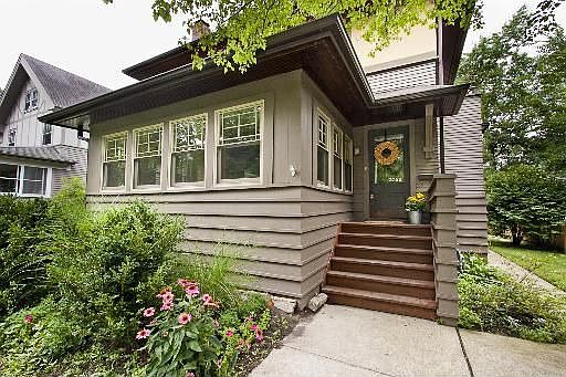 2nd image of 2752 Woodbine Ave