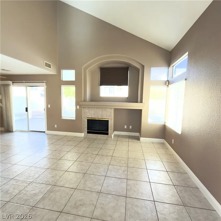3 bed, 2.5 bath, 1527 sqft, $1,998 — Photo 4