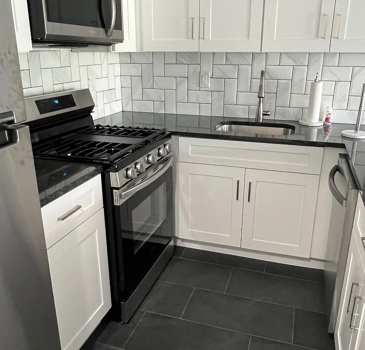 3 bed, 1000 sqft, $3,500 — Photo 3