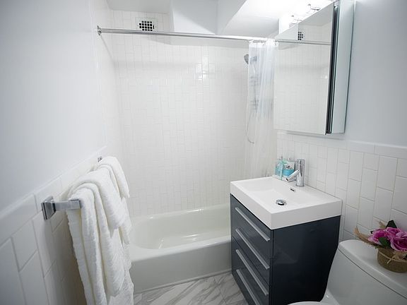 5th image of 321 E 45th St APT 2E