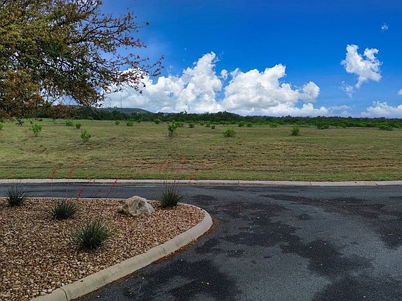 4th image of 3 Harvest Hills Ln