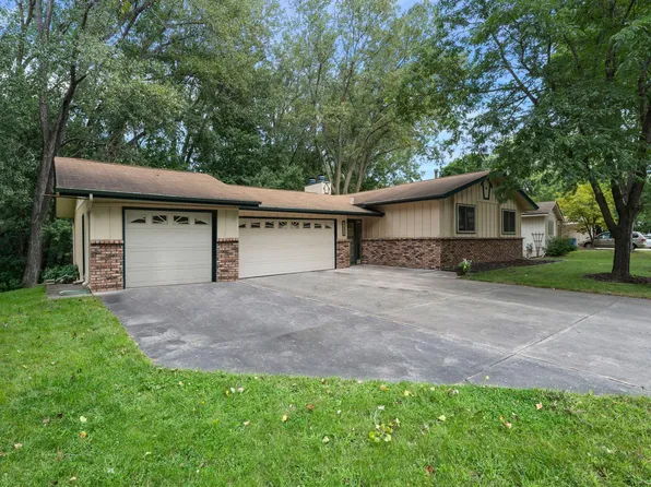 11304 Red Fox Dr, Osseo, MN 55369