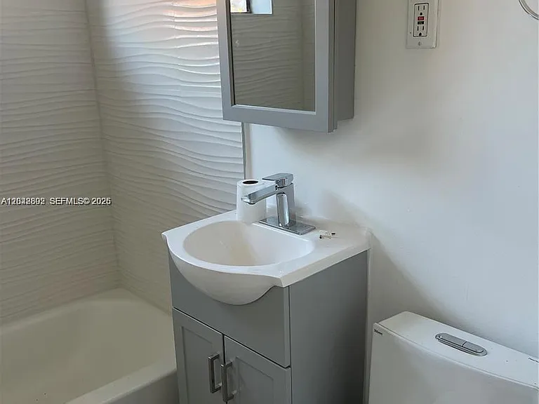 2126 Arthur St — Photo 9