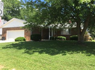 912 S 3rd St, Effingham, IL 62401