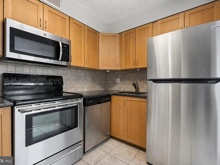 1420 Locust St #15B — Photo 6