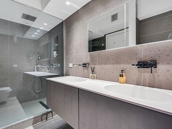 3rd image of 120 Central Park S #17EF