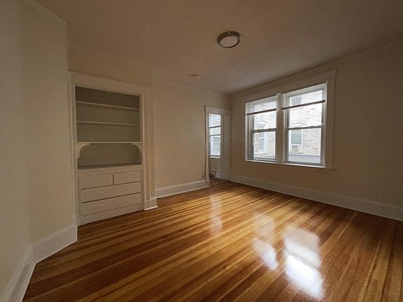 2nd image of 8 Barrows St #2