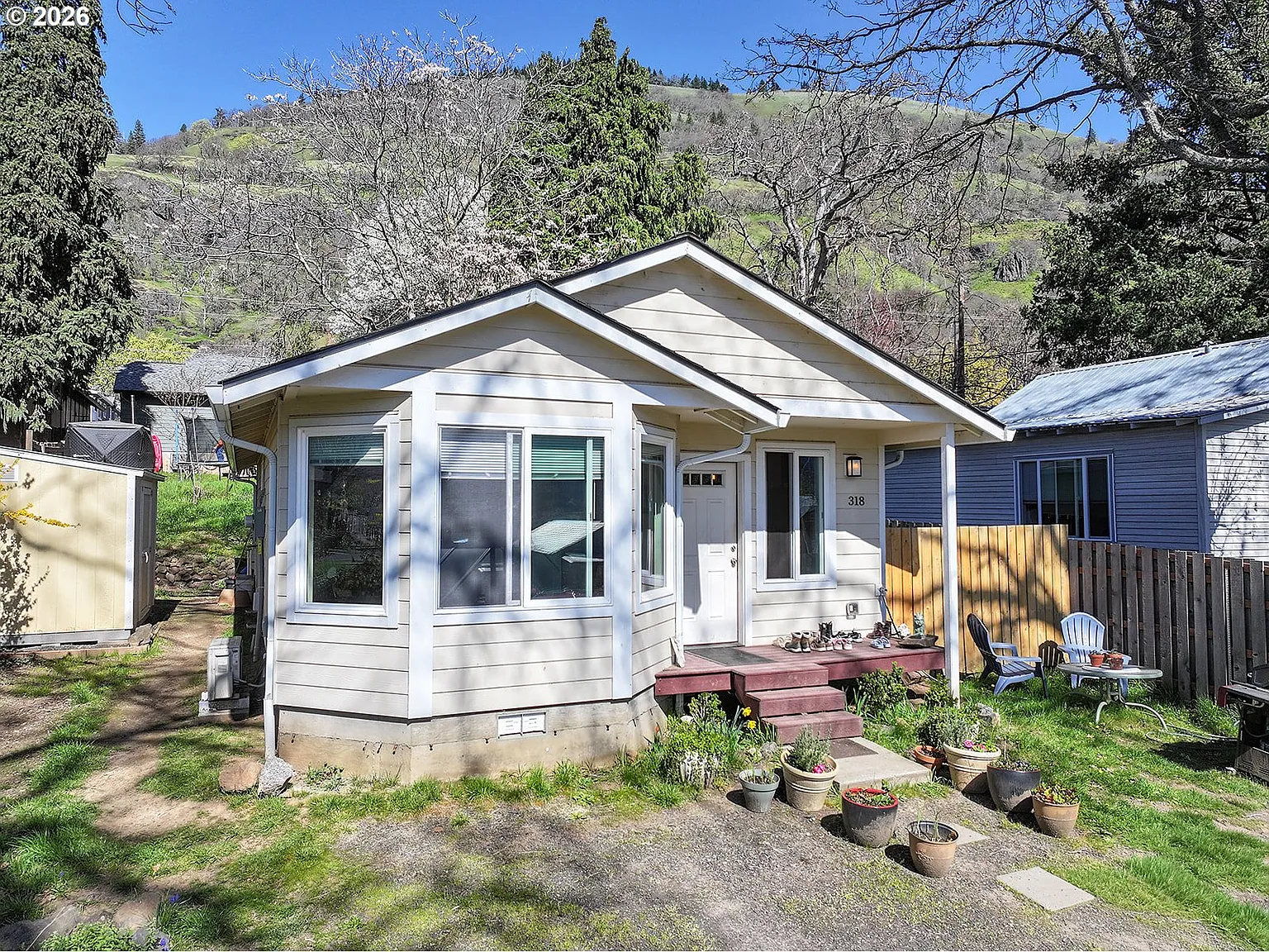 318 E Steuben St photo 1