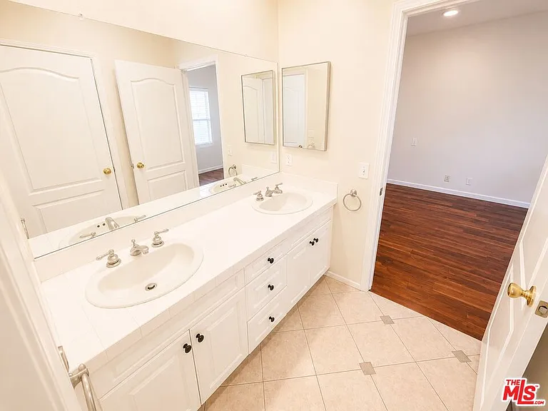 7371 Westcliff Dr — Photo 19