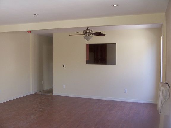 Living/Dining w/serve-thru to kitchen