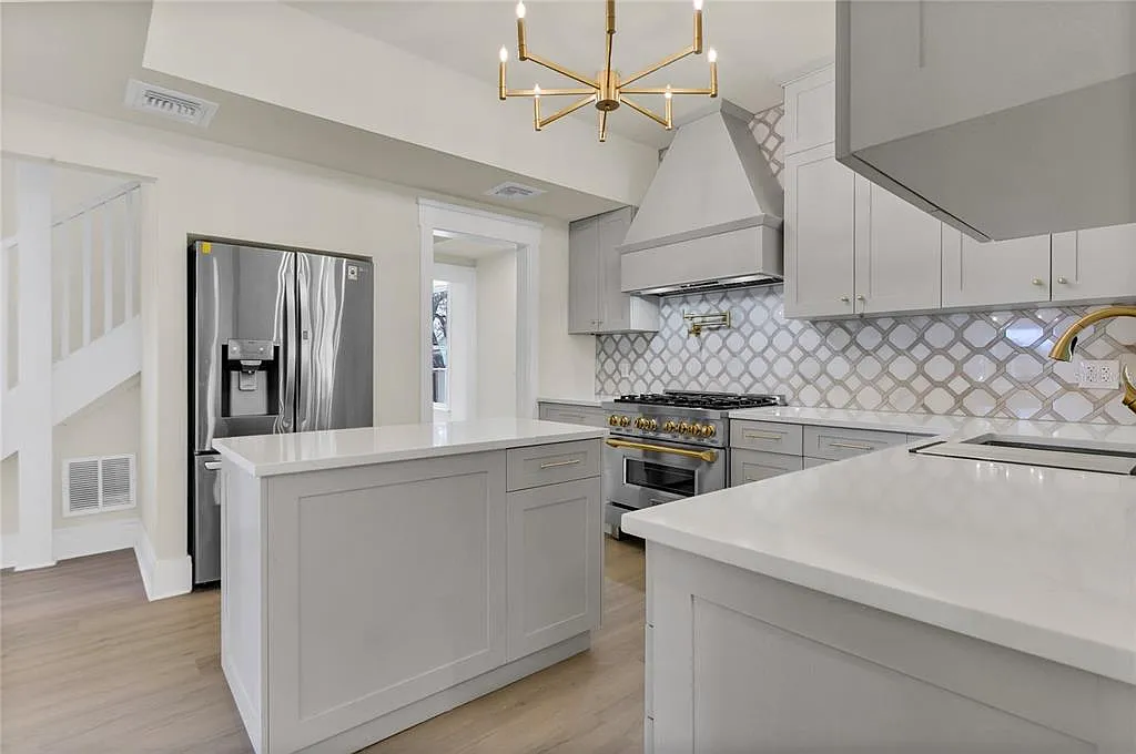 4 bed, 2.5 bath, 2035 sqft, $3,250 — Photo 4