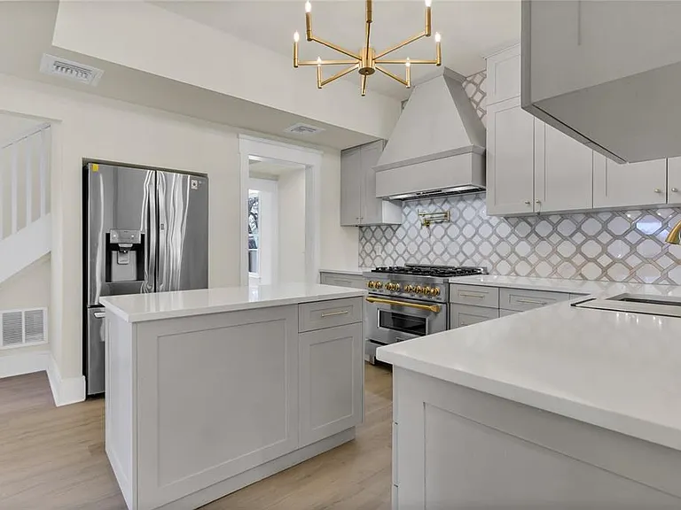226 Elliott Ave — Photo 4
