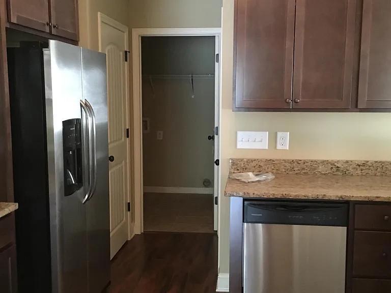 1811 Bedford Trl — Photo 3